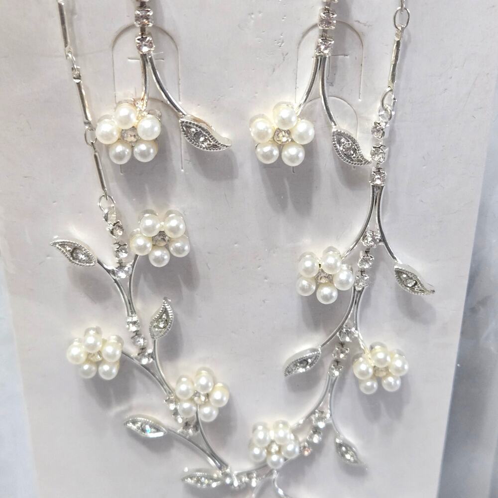 Charlestone Silver Pearl & Crystal Floral Vine Jewelry Set - Picture 2 of 3